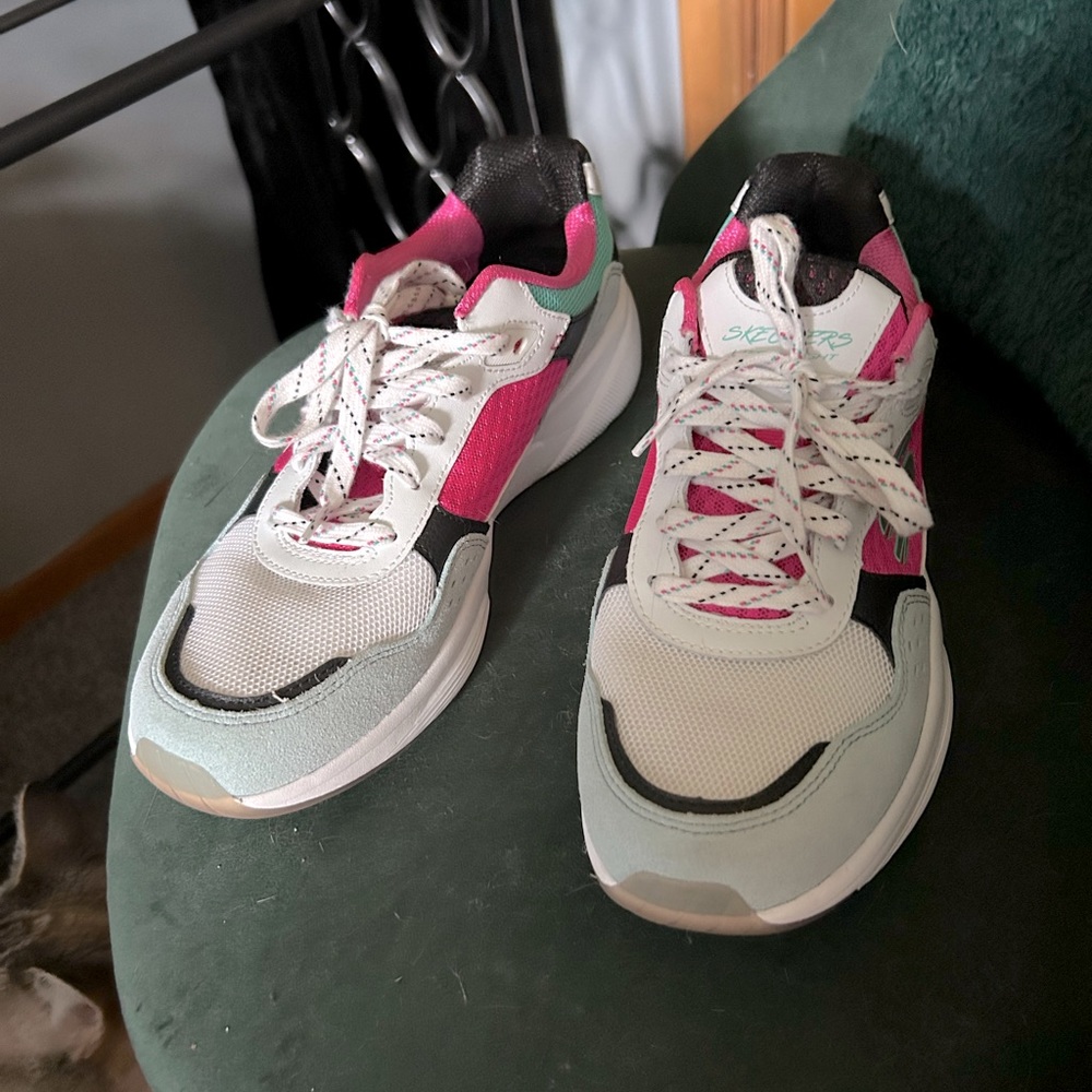 Women’s Memory Foam Skechers size 10